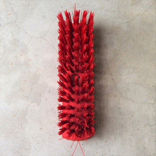 BALAI D'RUE PVC DOS ROND ROUGE